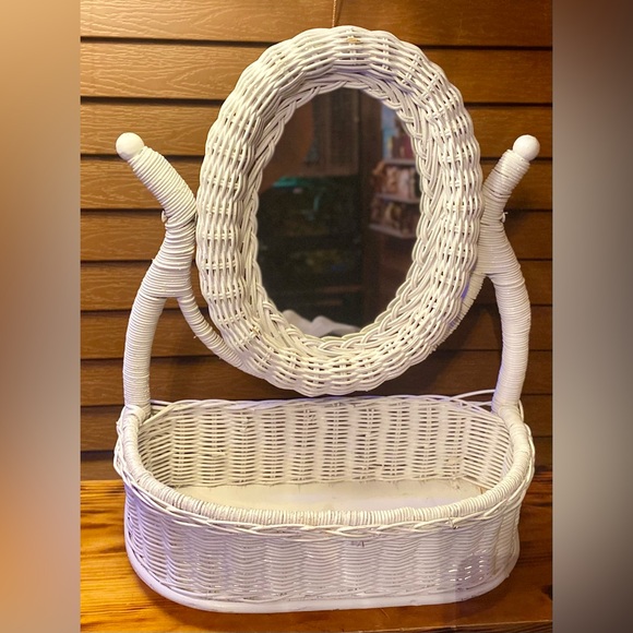 VINTAGE WICKER VANITY MIRROR WITH BASKET - Picture 5 of 5